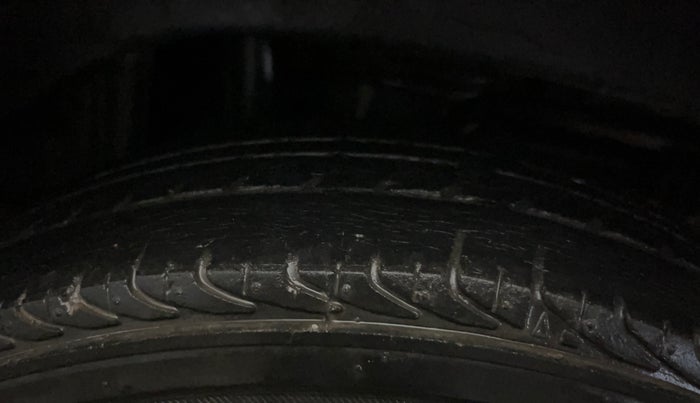 2015 Maruti Alto 800 LXI, Petrol, Manual, 34,783 km, Left Rear Tyre Tread