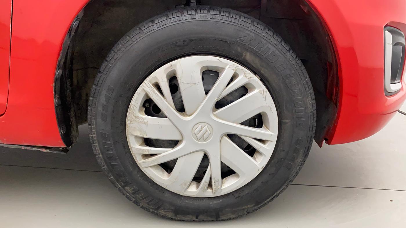 2017 Maruti Swift VXI O, Petrol, Manual, 38,195 km, Right Front Wheel