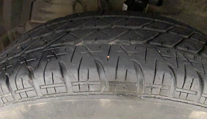 2017 Maruti Swift VXI O, Petrol, Manual, 38,195 km, Left Front Tyre Tread