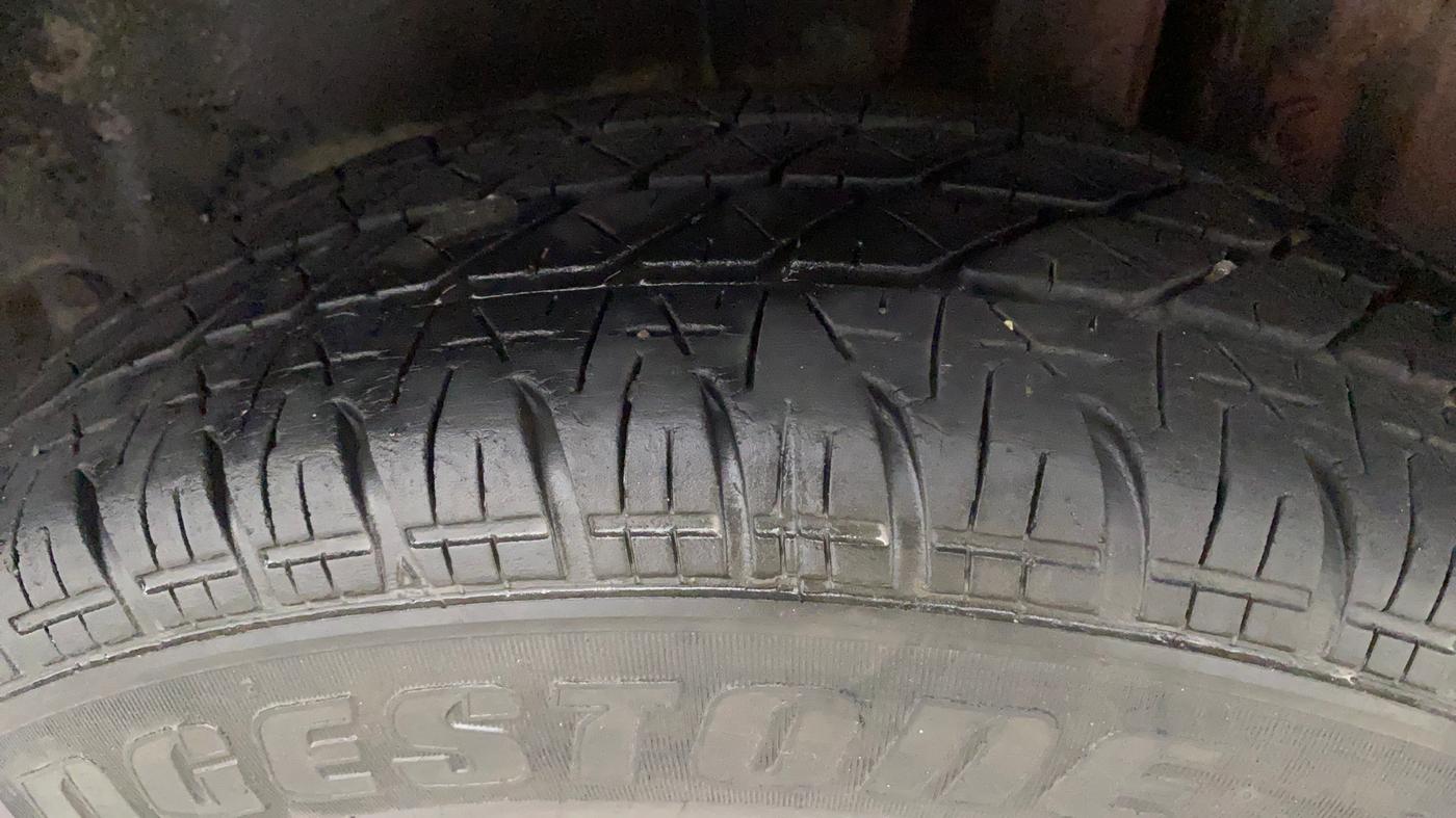 2017 Maruti Swift VXI O, Petrol, Manual, 38,195 km, Left Rear Tyre Tread