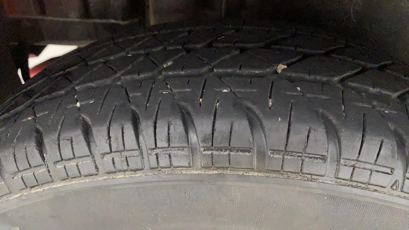 2017 Maruti Swift VXI O, Petrol, Manual, 38,195 km, Right Rear Tyre Tread