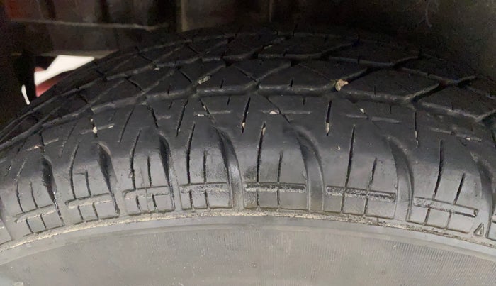 2017 Maruti Swift VXI O, Petrol, Manual, 38,195 km, Right Rear Tyre Tread