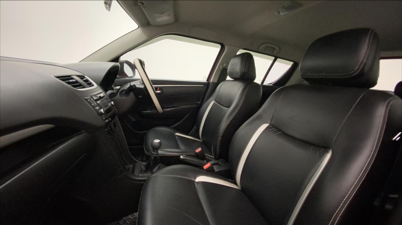 2017 Maruti Swift VXI O, Petrol, Manual, 38,195 km, Right Side Front Door Cabin