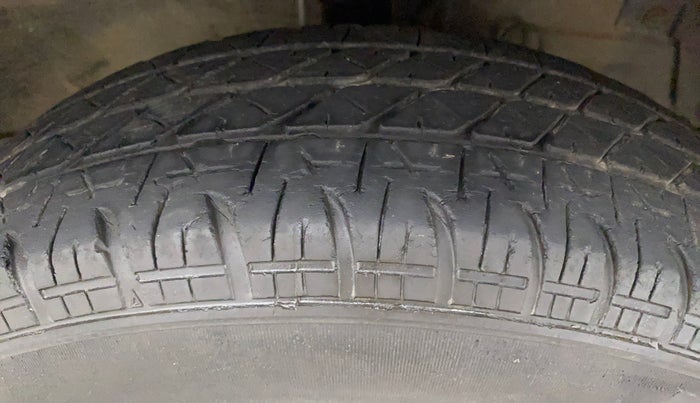 2017 Maruti Swift VXI O, Petrol, Manual, 38,195 km, Right Front Tyre Tread