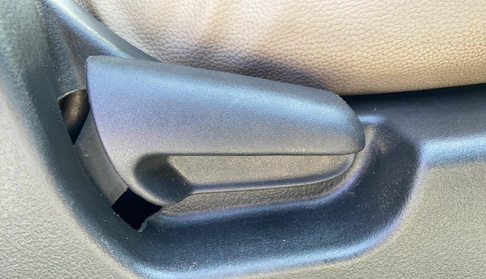 2017 Maruti Wagon R 1.0 VXI, Petrol, Manual, 27,223 km, Driver Side Adjustment Panel