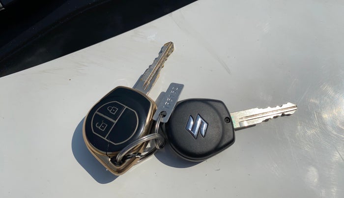 2017 Maruti Wagon R 1.0 VXI, Petrol, Manual, 27,223 km, Key Close Up