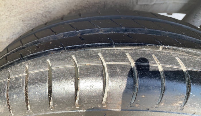 2017 Maruti Wagon R 1.0 VXI, Petrol, Manual, 27,223 km, Left Rear Tyre Tread