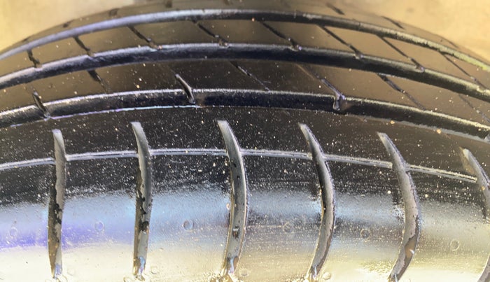 2017 Maruti Wagon R 1.0 VXI, Petrol, Manual, 27,223 km, Right Front Tyre Tread