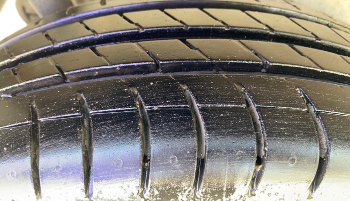 2017 Maruti Wagon R 1.0 VXI, Petrol, Manual, 27,223 km, Right Rear Tyre Tread