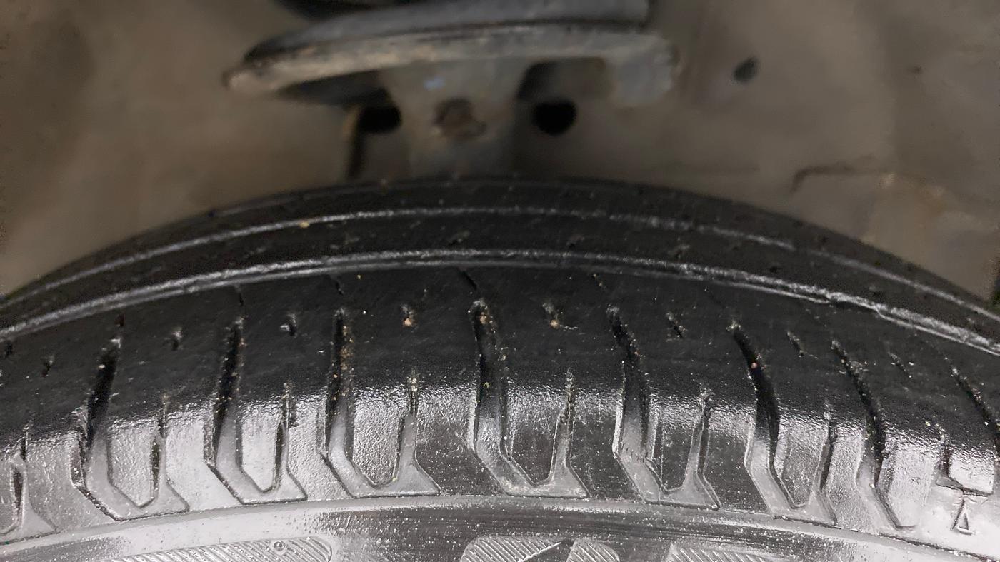 2012 Maruti Ritz VXI, Petrol, Manual, 83,031 km, Right Front Tyre Tread