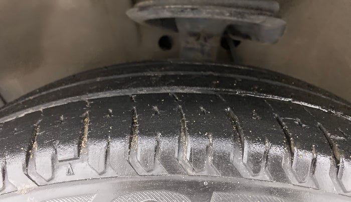 2012 Maruti Ritz VXI, Petrol, Manual, 83,031 km, Left Front Tyre Tread