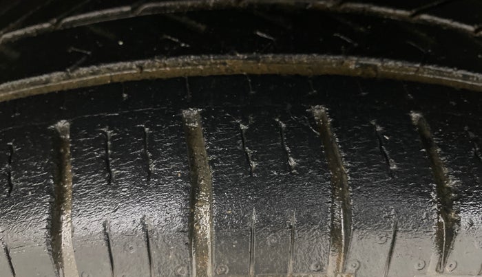 2013 Honda Brio S MT, Petrol, Manual, 73,333 km, Left Front Tyre Tread