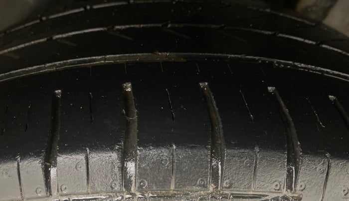 2013 Honda Brio S MT, Petrol, Manual, 73,333 km, Left Rear Tyre Tread