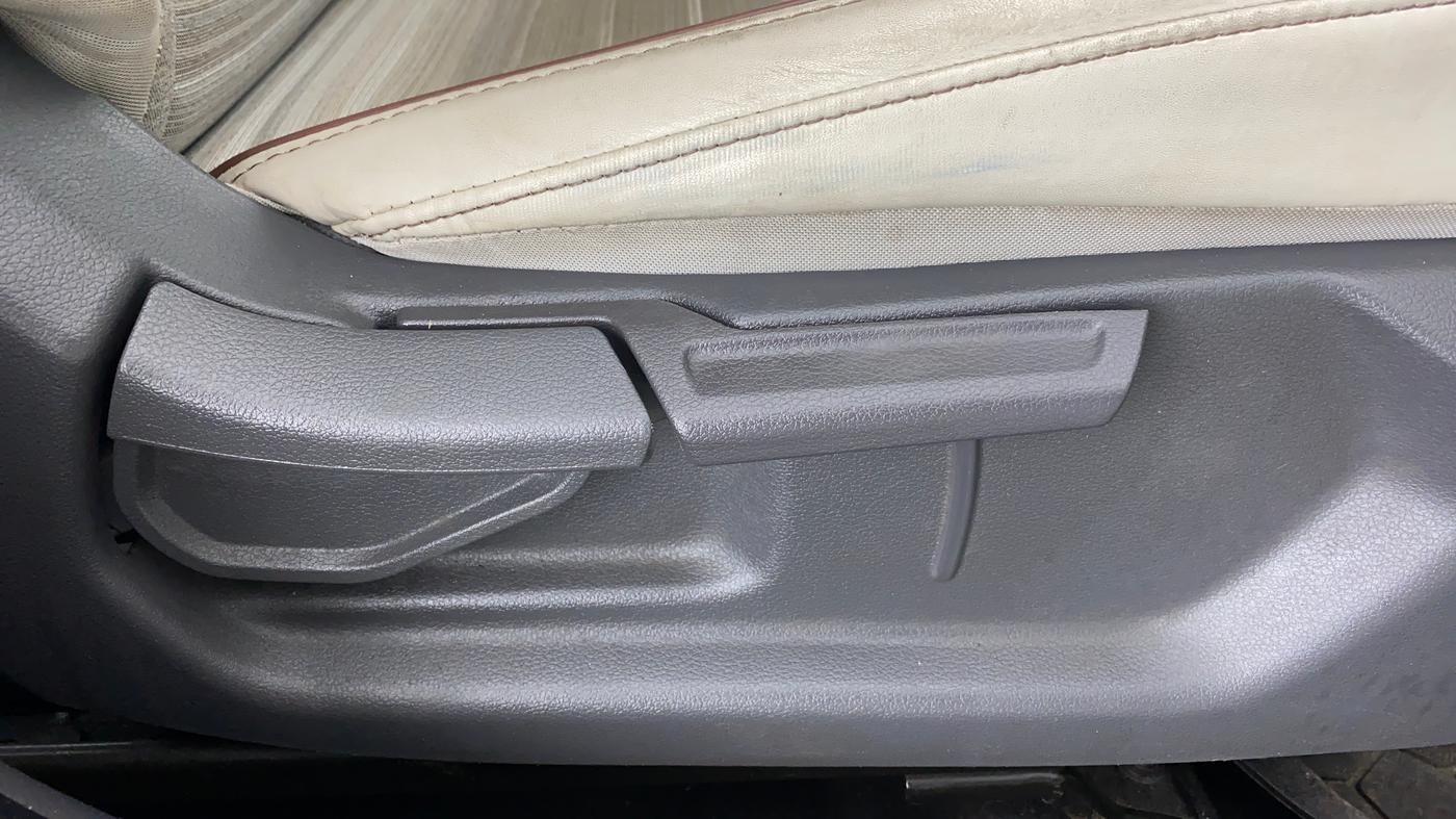 2021 Hyundai AURA S CNG, CNG, Manual, 34,584 km, Driver Side Adjustment Panel