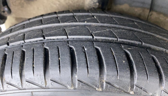 2021 Hyundai AURA S CNG, CNG, Manual, 34,584 km, Right Rear Tyre Tread