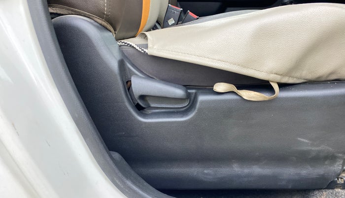 2017 Maruti Wagon R 1.0 LXI, Petrol, Manual, 80,949 km, Driver Side Adjustment Panel