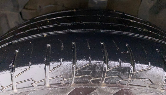 2019 Maruti S Cross DELTA SHVS, Diesel, Manual, 33,180 km, Left Front Tyre Tread
