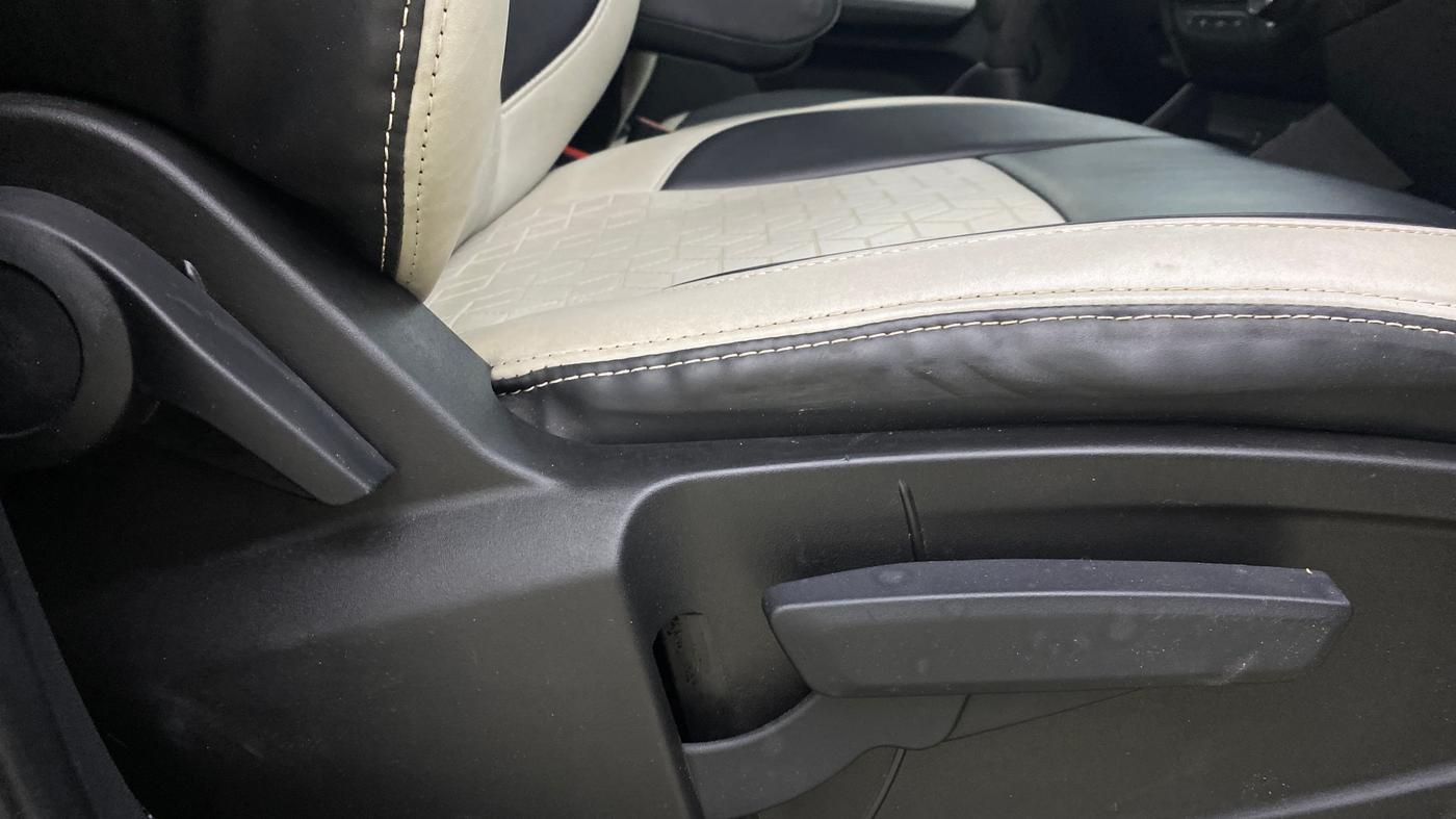 2023 Tata PUNCH ACCOMPLISHED DAZZLE SUNROOF CNG MT, CNG, Manual, 32,960 km, Driver Side Adjustment Panel