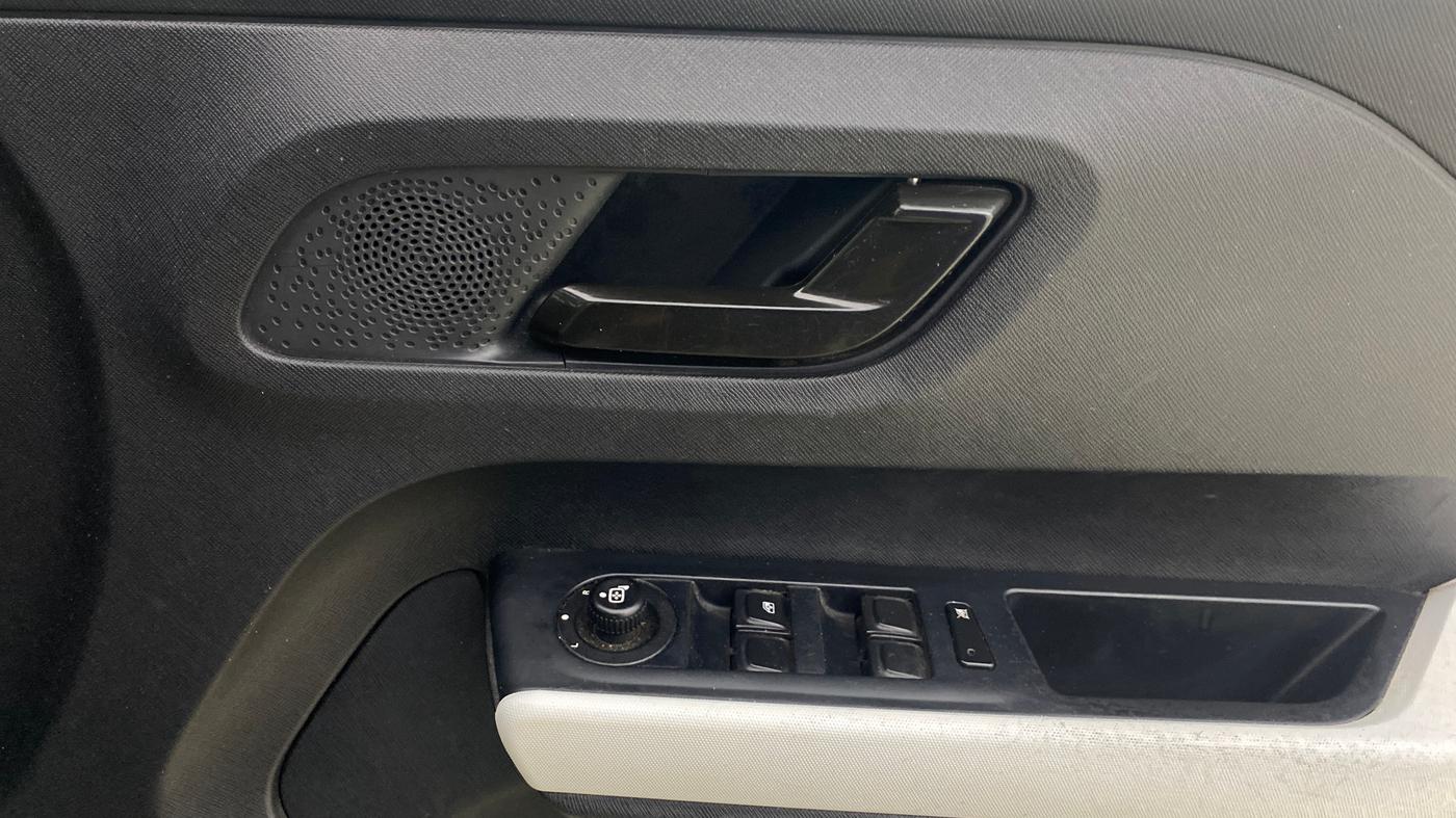 2023 Tata PUNCH ACCOMPLISHED DAZZLE SUNROOF CNG MT, CNG, Manual, 32,960 km, Driver Side Door Panels Control