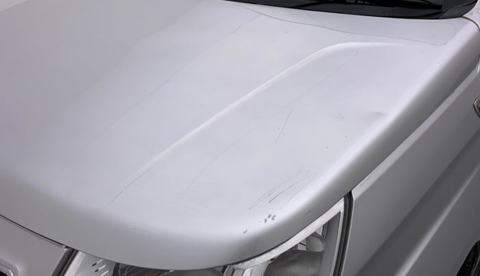 2019 Mahindra TUV300 T8, Diesel, Manual, 84,145 km, Bonnet (hood) - Slightly dented