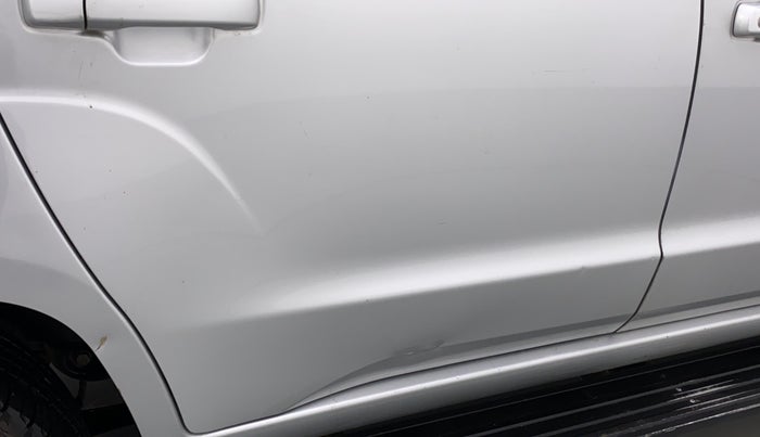 2019 Mahindra TUV300 T8, Diesel, Manual, 84,145 km, Right rear door - Slightly dented