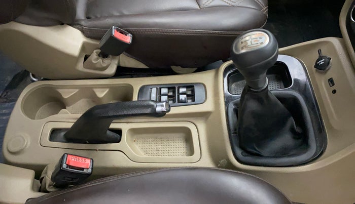 2019 Mahindra TUV300 T8, Diesel, Manual, 84,145 km, Gear Lever