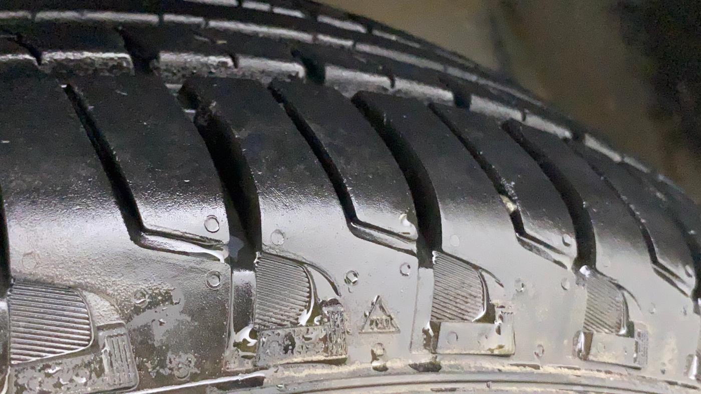 2019 Mahindra TUV300 T8, Diesel, Manual, 84,145 km, Left Front Tyre Tread