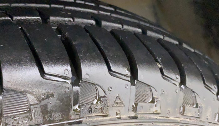 2019 Mahindra TUV300 T8, Diesel, Manual, 84,145 km, Left Front Tyre Tread