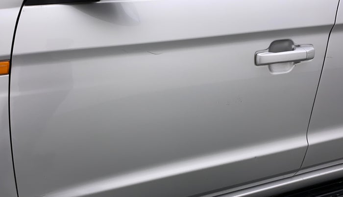 2019 Mahindra TUV300 T8, Diesel, Manual, 84,145 km, Front passenger door - Minor scratches