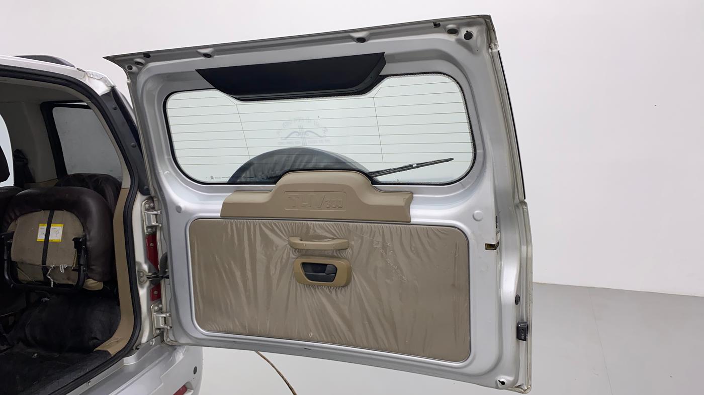 2019 Mahindra TUV300 T8, Diesel, Manual, 84,145 km, Boot Door Open