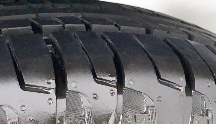 2019 Mahindra TUV300 T8, Diesel, Manual, 84,145 km, Left Rear Tyre Tread