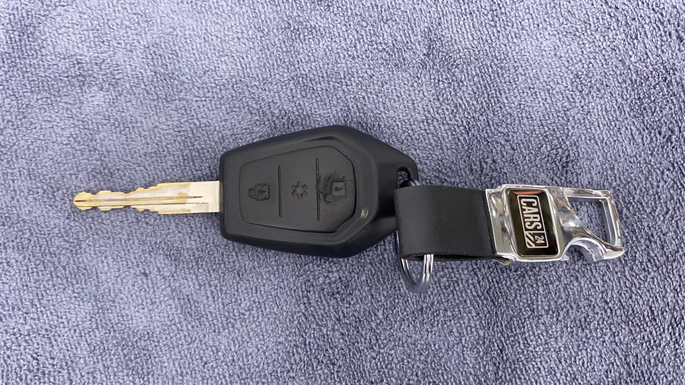 2019 Mahindra TUV300 T8, Diesel, Manual, 84,145 km, Key Close Up
