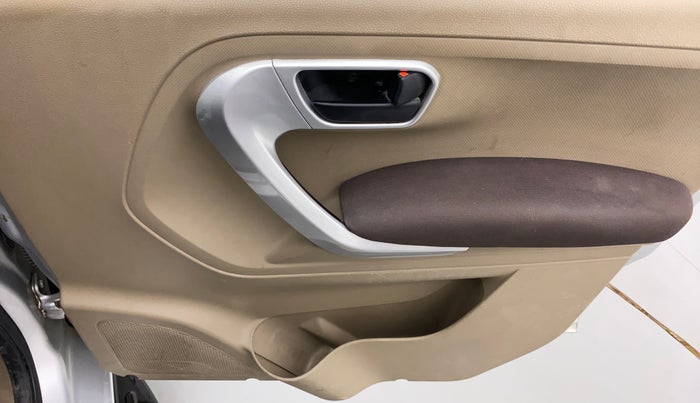 2019 Mahindra TUV300 T8, Diesel, Manual, 84,145 km, Driver Side Door Panels Control