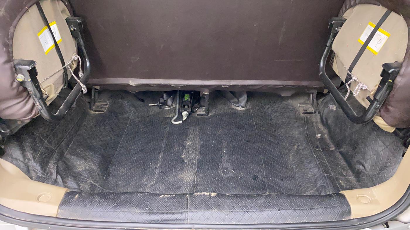 2019 Mahindra TUV300 T8, Diesel, Manual, 84,145 km, Boot Inside