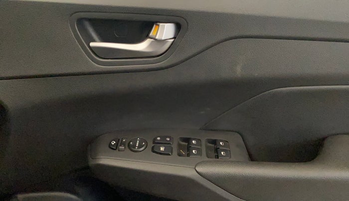 2021 Hyundai Verna SX (O) 1.0 TURBO DCT, Petrol, Automatic, 70,265 km, Driver Side Door Panels Control