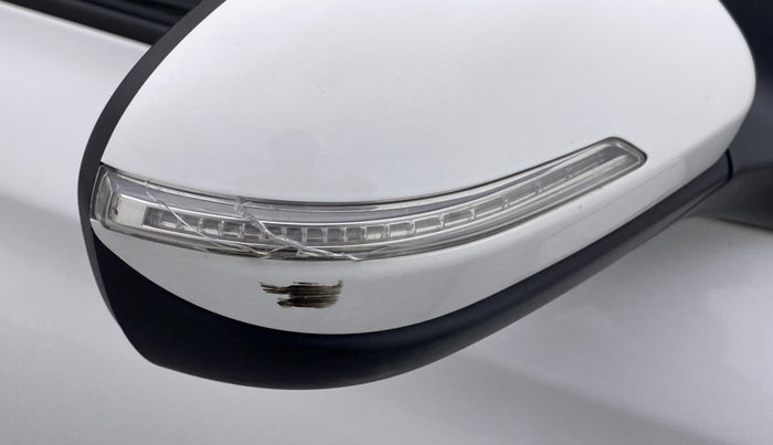 2019 Hyundai Elite i20 SPORTZ PLUS 1.2, Petrol, Manual, 26,880 km, Right rear-view mirror - Indicator light has minor damage