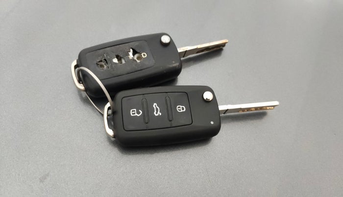 2014 Volkswagen Vento HIGHLINE PETROL AT, Petrol, Automatic, 98,542 km, Key Close Up