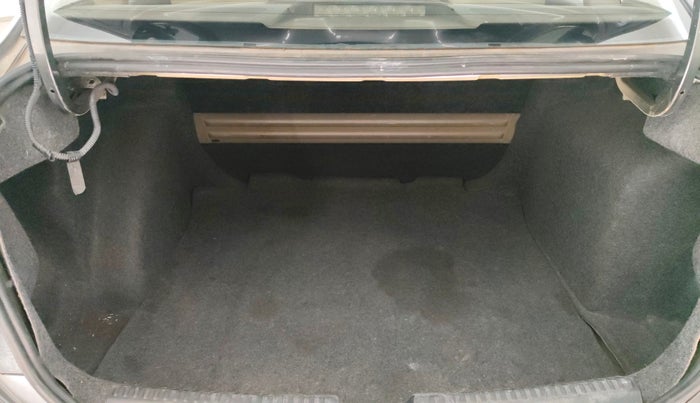 2014 Volkswagen Vento HIGHLINE PETROL AT, Petrol, Automatic, 98,542 km, Boot Inside