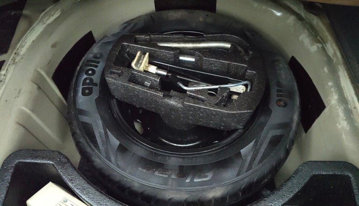 2014 Volkswagen Vento HIGHLINE PETROL AT, Petrol, Automatic, 98,542 km, Spare Tyre