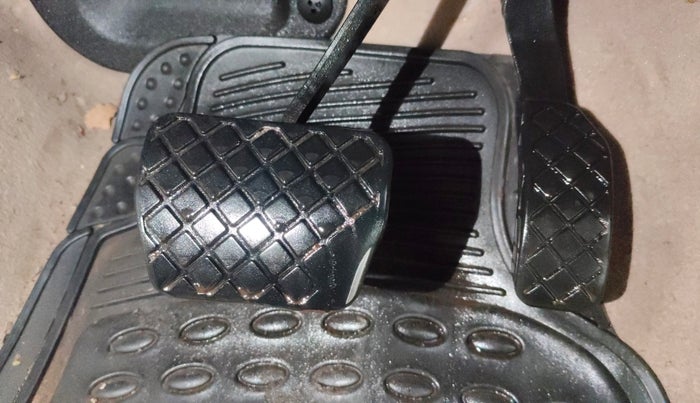 2014 Volkswagen Vento HIGHLINE PETROL AT, Petrol, Automatic, 98,542 km, Pedals