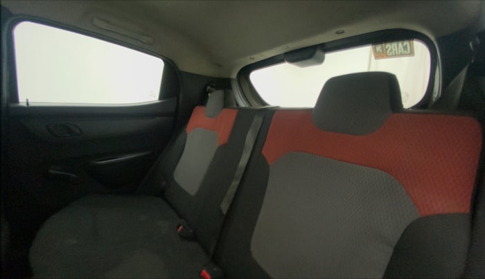 2016 Renault Kwid RXT 0.8 (O), Petrol, Manual, 53,563 km, Right Side Rear Door Cabin