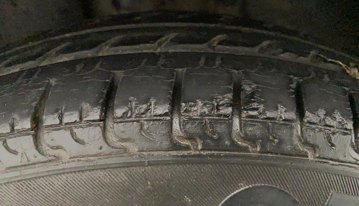 2016 Renault Kwid RXT 0.8 (O), Petrol, Manual, 53,563 km, Left Front Tyre Tread