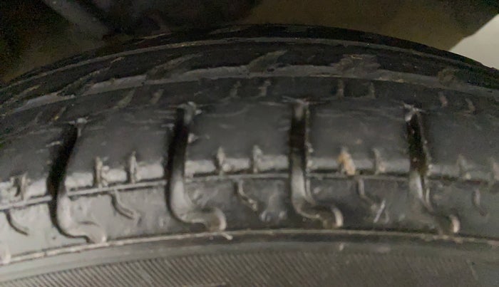 2016 Renault Kwid RXT 0.8 (O), Petrol, Manual, 53,563 km, Left Rear Tyre Tread