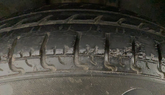 2016 Renault Kwid RXT 0.8 (O), Petrol, Manual, 53,563 km, Right Front Tyre Tread