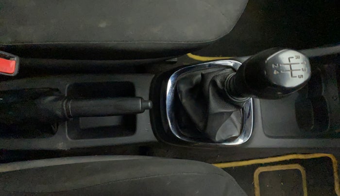 2016 Renault Kwid RXT 0.8 (O), Petrol, Manual, 53,563 km, Gear Lever