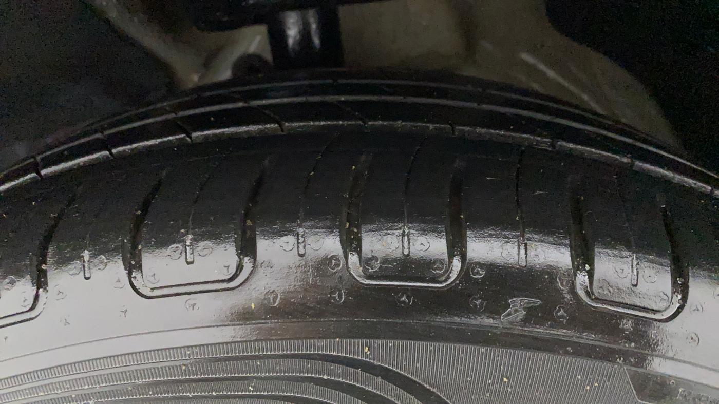 2021 MG HECTOR SHARP 1.5 DCT PETROL, Petrol, Automatic, 24,509 km, Left Front Tyre Tread