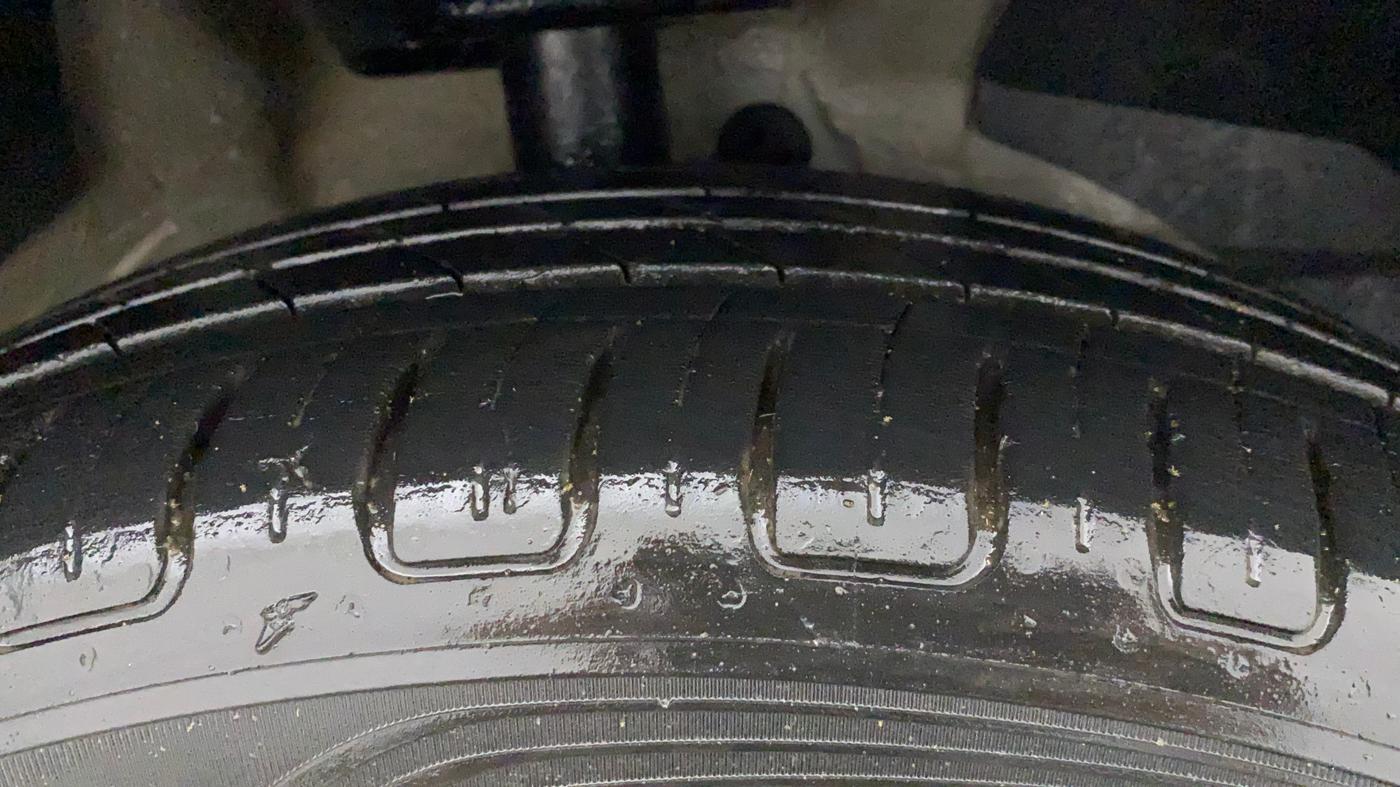 2021 MG HECTOR SHARP 1.5 DCT PETROL, Petrol, Automatic, 24,509 km, Right Front Tyre Tread