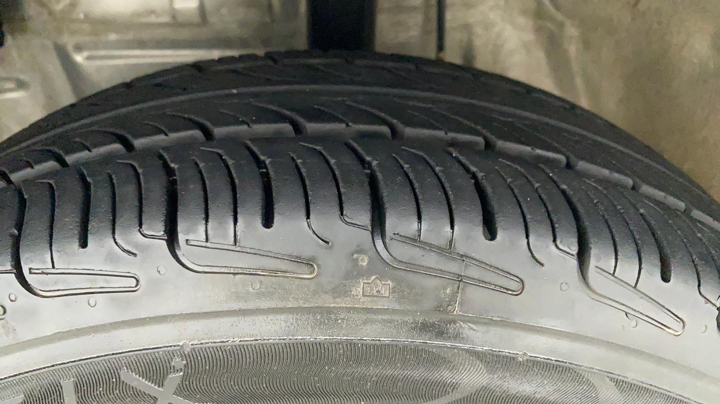 2011 Toyota Etios Liva G, Petrol, Manual, 48,721 km, Left Front Tyre Tread