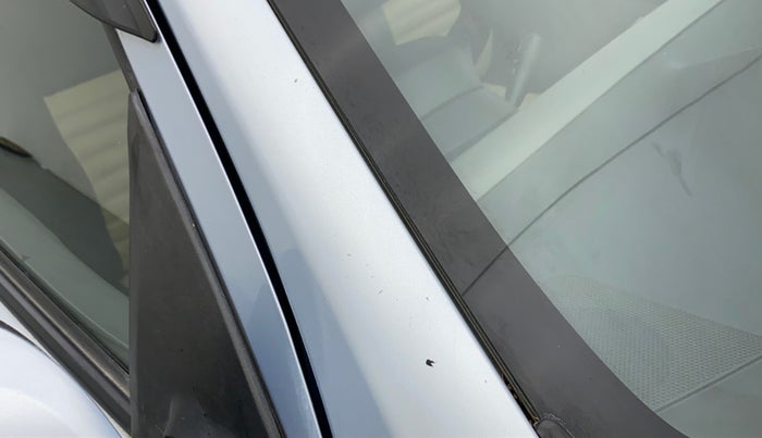 2011 Toyota Etios Liva G, Petrol, Manual, 48,721 km, Right A pillar - Minor scratches
