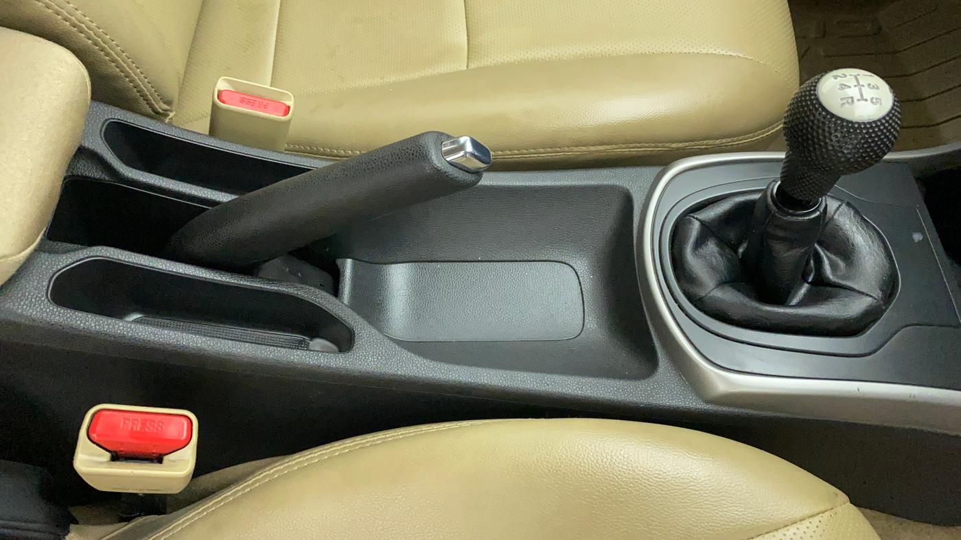 2018 Honda City V MT PETROL, Petrol, Manual, 14,437 km, Gear Lever